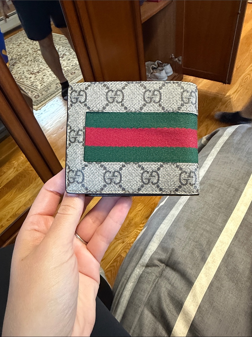 Gucci Beige GG Canvas Card Holder with Green & Red Stripe - Picture 4 of 6